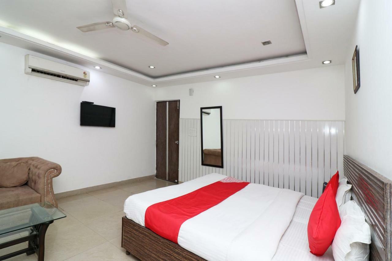 Oyo 10257 Hotel Lotus Park 古尔冈 外观 照片