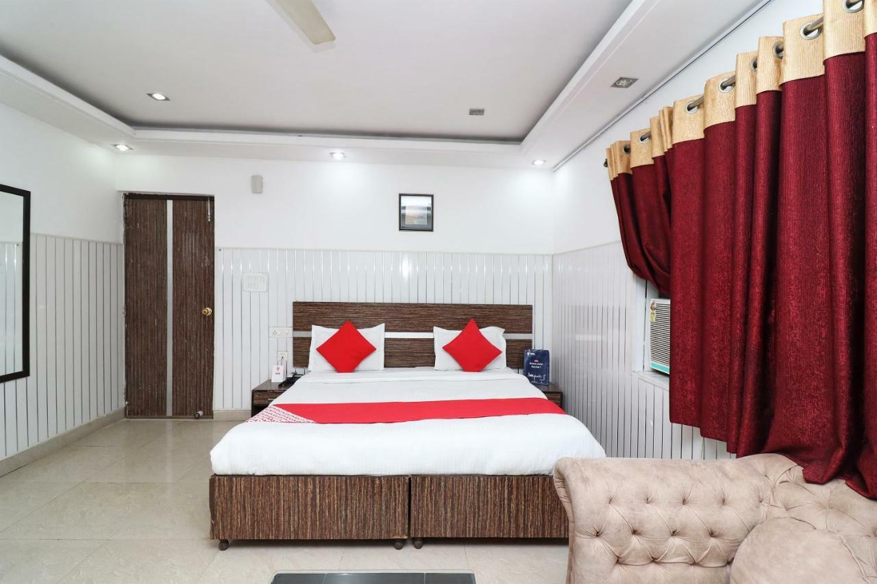Oyo 10257 Hotel Lotus Park 古尔冈 外观 照片